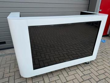 Dj Booth incl 60 inch tv beschikbaar voor biedingen