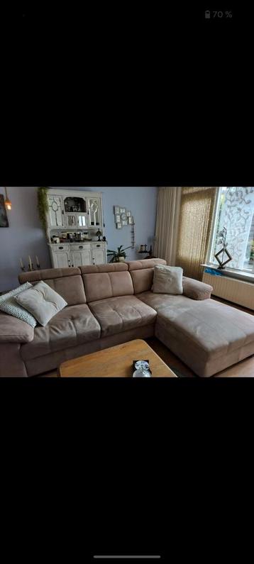 Comfortabele 3-zits bank in beige  beschikbaar voor biedingen
