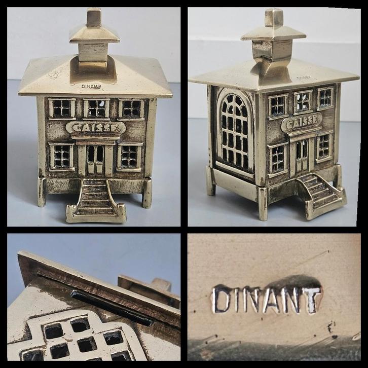 Dinant, geel koperen spaarpot in de vorm van een bankgebouw, Antiek en Kunst, Antiek | Koper en Brons, Koper, Ophalen of Verzenden
