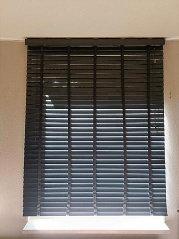 Set van 2 zwarte nep houten jaloezieën. 60x170 en 140x170. beschikbaar voor biedingen