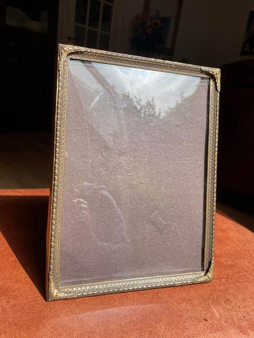 Vintage goudkleurige fotolijst met bol glas, Audio, Tv en Foto, Fotografie | Fotolijsten, Gebruikt, Ophalen of Verzenden