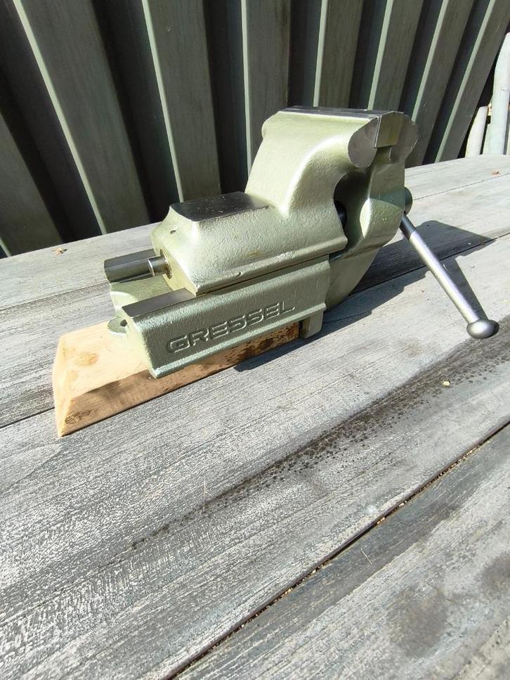 Gressel bankschroef 125 mm breed Swiss made, Doe-het-zelf en Verbouw, Gereedschap | Handgereedschap, Gebruikt, Ophalen of Verzenden