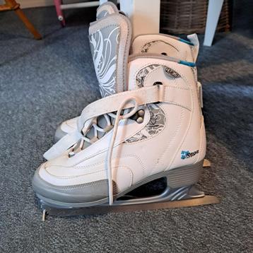 Schaatsen, kunstschaatsen. Merk Nijdam. Maat 41 beschikbaar voor biedingen
