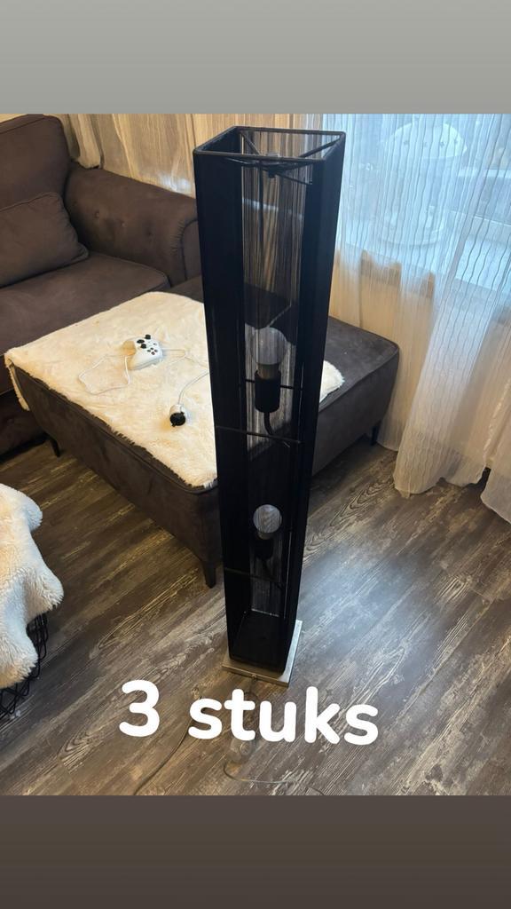 Elegante zwarte vloerlamp, Huis en Inrichting, Lampen | Vloerlampen, Gebruikt, 150 tot 200 cm, Metaal, Ophalen