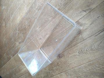 Plastic aquarium bak beschikbaar voor biedingen