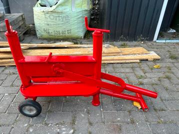 Tegelknipper beschikbaar voor biedingen