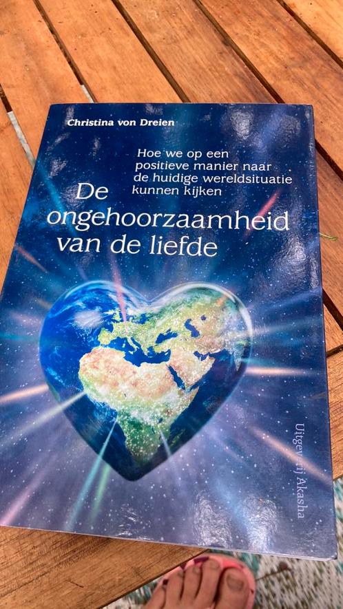 Christina von Dreien - De ongehoorzaamheid van de liefde, Boeken, Esoterie en Spiritualiteit, Zo goed als nieuw, Achtergrond en Informatie
