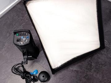 Studio Flitslamp met softbox Bowens bajonet beschikbaar voor biedingen
