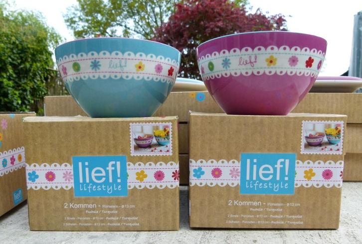 LIEF ! Life style Kommen nw in de doos + Mokken + Kussen, Huis en Inrichting, Keuken | Servies, Nieuw, Bord(en), Wedgwood, Aardewerk