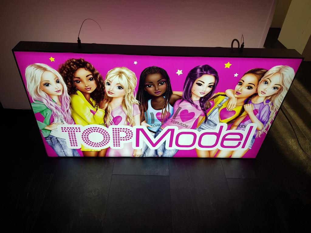 Top model lichtbak, Ophalen