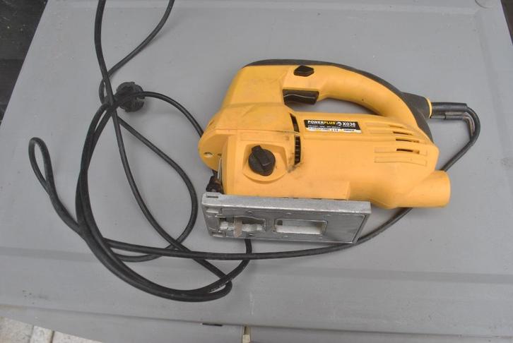 Decoupeerzaag, powerplus, Doe-het-zelf en Verbouw, Gereedschap | Zaagmachines, Gebruikt, Decoupeerzaag, Minder dan 600 watt, 30 tot 70 mm