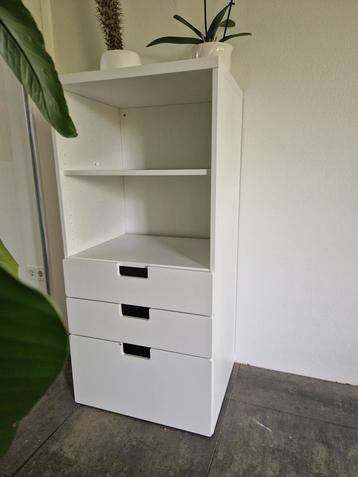 Ikea kast Stuva met 2 lades en 2 boekenplanken beschikbaar voor biedingen