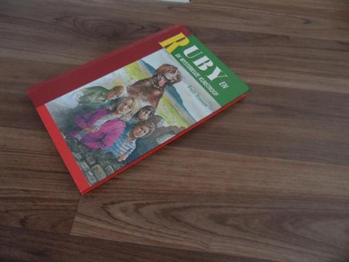 Ruby en de mysterieuze kunstroof- Fred Jonker, Boeken, Kinderboeken | Jeugd | 10 tot 12 jaar, Zo goed als nieuw, Ophalen of Verzenden