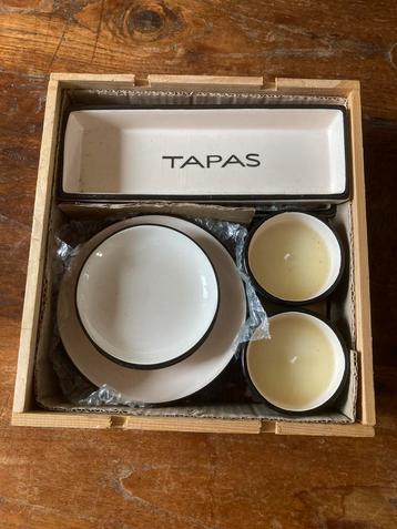 8 delige tapasset in houten kistje. beschikbaar voor biedingen