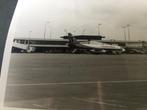 TRANSAVIA OUDE FOTO SCHIPHOL 1977, Verzenden, Zo goed als nieuw, Kaart, Foto of Prent
