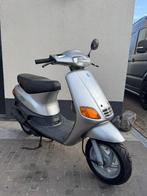 Piaggio zip type 2 takt 50cc zilvergrijs nette staat, Fietsen en Brommers, Scooters | Piaggio, Ophalen of Verzenden, Zo goed als nieuw