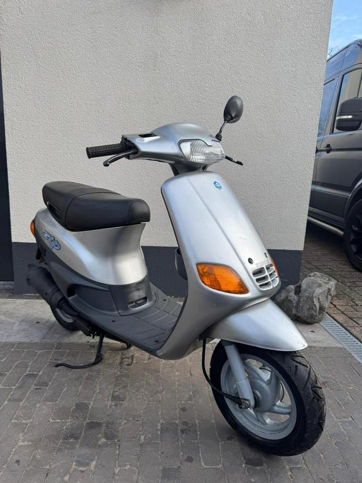 ⭐️Piaggio zip type 2 takt 50cc zilvergrijs nette staat⭐️, Fietsen en Brommers, Scooters | Piaggio, Zo goed als nieuw, Zip, Tweetakt