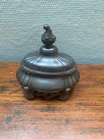 Antieke Tinnen Doos met Deksel beschikbaar voor biedingen