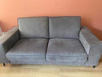 2-zitsbank grijs met hocker