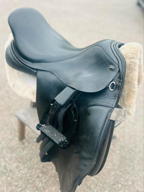 Zeer fijn dressuurzadel Anky, 18”, Dieren en Toebehoren, Paarden en Pony's | Zadels, Gebruikt, Dressuur, Ophalen of Verzenden