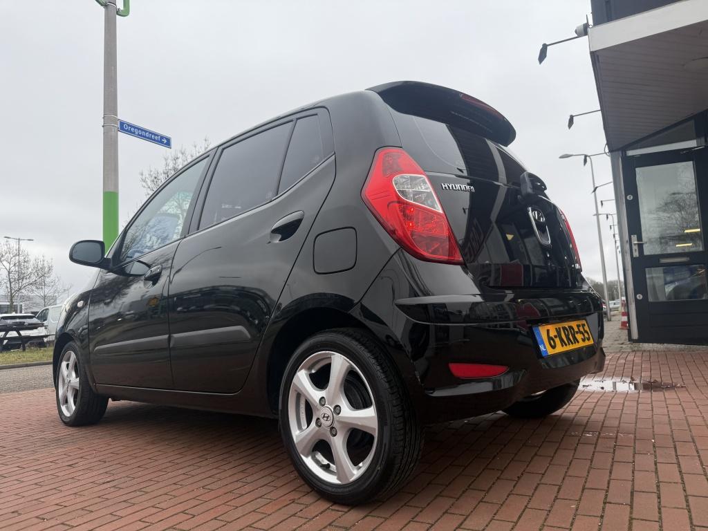 Hyundai i10 1.0 i-Drive Cool airco hoge instap 118dkm, Auto's, Hyundai, Euro 5, 31 €/maand, 400 kg, Zwart