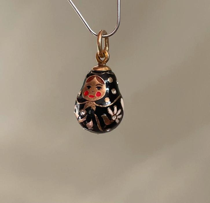 Zilveren hanger met emaillen en strass steentjes., Sieraden, Tassen en Uiterlijk, Kettinghangers, Zo goed als nieuw, Zilver, Overige kleuren