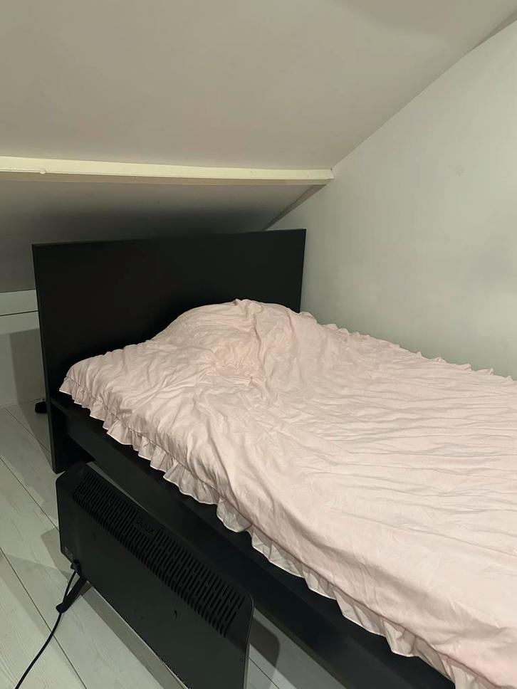 Ikea bedframe - zwart, Huis en Inrichting, Slaapkamer | Bedden, Gebruikt, Tweepersoons, 140 cm, 200 cm, Hout, Zwart, Ophalen of Verzenden