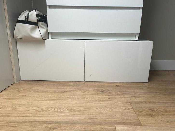 IKEA Besta tv-meubel hoogglans deurtjes, Huis en Inrichting, Kasten | Televisiemeubels, Zo goed als nieuw, Minder dan 100 cm, 100 tot 150 cm