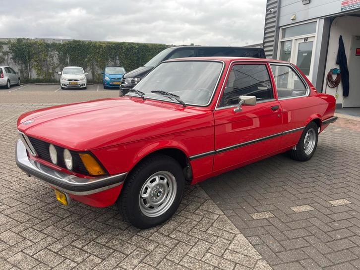 Bmw 320 e21 bj 1976, Auto's, Oldtimers, Particulier, BMW, Benzine, Coupé, Handgeschakeld, Rood, Zwart, Leder en Stof, Achterwielaandrijving