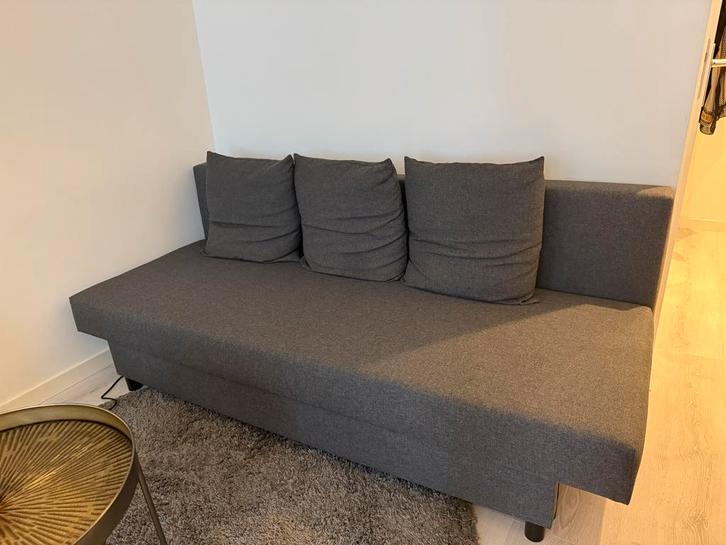 Grijze slaapbank met opbergruimte, Huis en Inrichting, Banken | Sofa's en Chaises Longues, Gebruikt, Driepersoons, 200 tot 250 cm