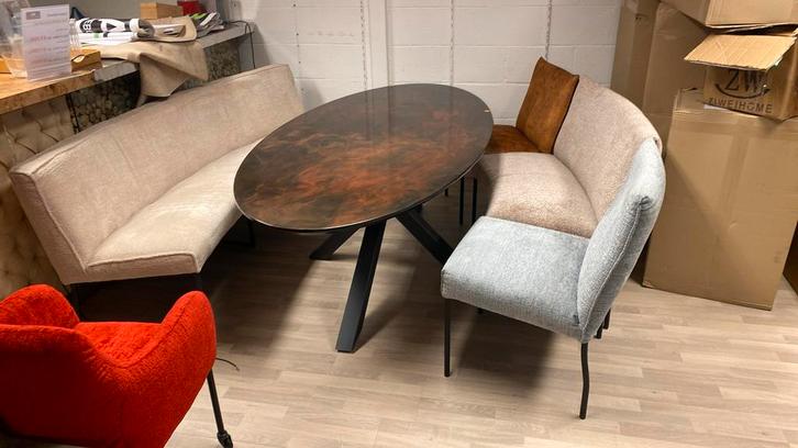 Epoxy tafel ovaal met ovale bank en stoelen set, Huis en Inrichting, Banken | Complete zithoeken, Zo goed als nieuw, Ophalen of Verzenden