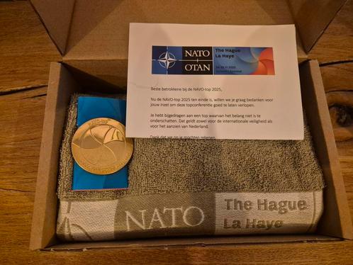 NATO / NAVO top 2025 set, Verzamelen, Militaria | Algemeen, Overige soorten, Overige typen, Nederland, Ophalen of Verzenden