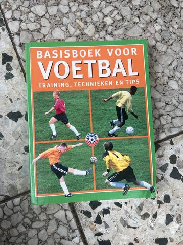 Basisboek Voetbal - Training, Technieken & Tips beschikbaar voor biedingen
