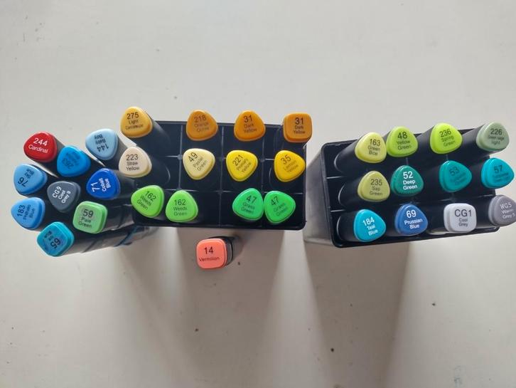 25 alcohol twinmarkers zgan + 9 gebruikte twinmarkers, Hobby en Vrije tijd, Tekenen, Zo goed als nieuw, Potlood of Stift, Ophalen of Verzenden