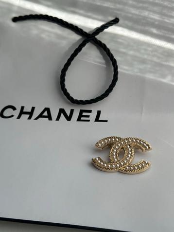 Chanel Broche - Goud met Parels - Zeer Goede Staat beschikbaar voor biedingen