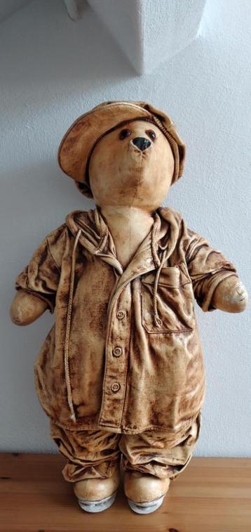 Oude beren o.a. leren beer/Yetta Bear/jasje E-J Bear beschikbaar voor biedingen
