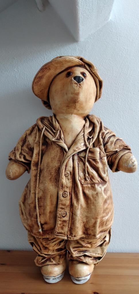Oude beren o.a. leren beer/Yetta Bear/jasje E-J Bear, Verzamelen, Beren en Cherished Teddies, Zo goed als nieuw, Stoffen beer