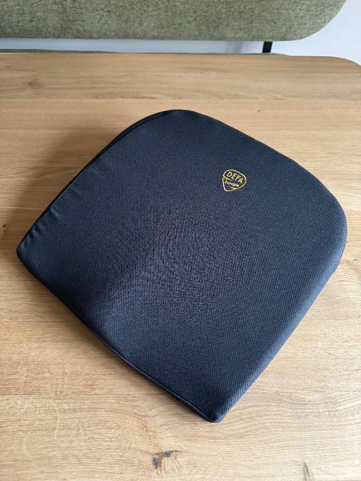 Als nieuw: anatomisch wigkussen auto DEFA Europe, Auto diversen, Auto-accessoires, Nieuw, Ophalen of Verzenden