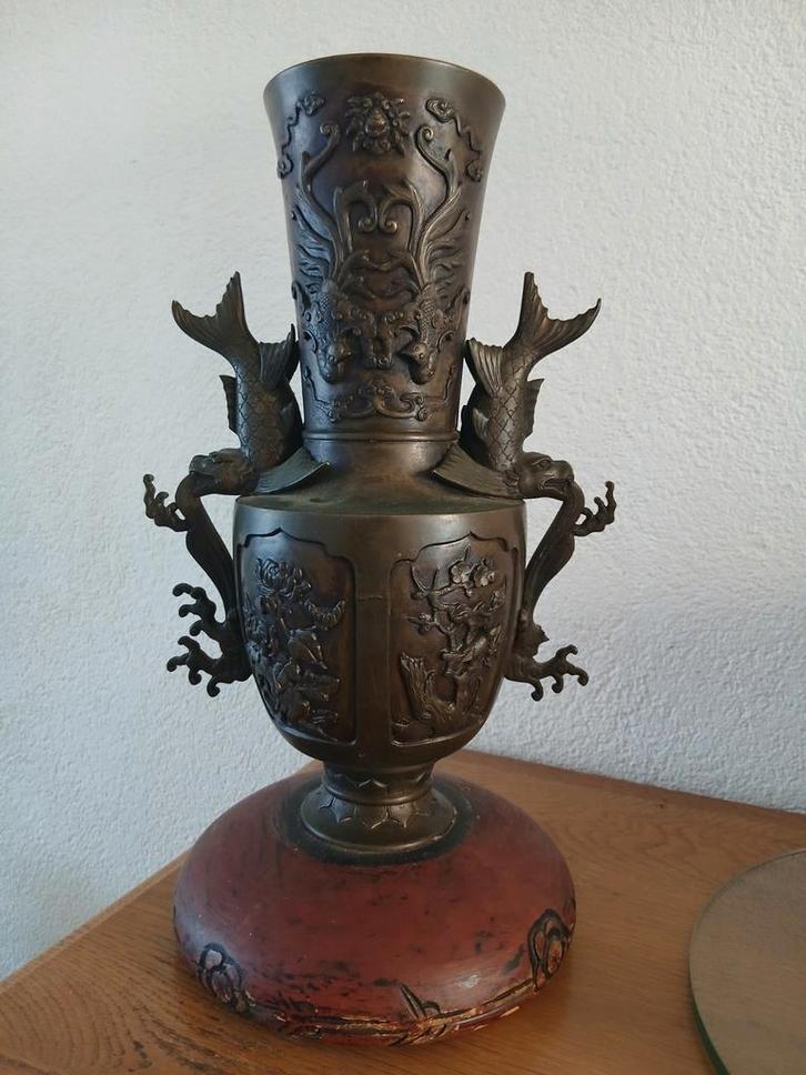 Bronzen ? japanse vaas in reliëf oren in de vorm van een vis, Antiek en Kunst, Antiek | Vazen, Ophalen of Verzenden