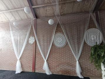 Meterslange witte gaasdoek beschikbaar voor biedingen
