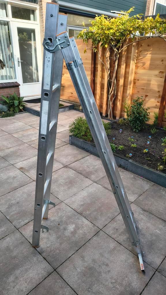 Uitschuifladder - Handig voor klussen!, Doe-het-zelf en Verbouw, Ladders en Trappen, Ophalen