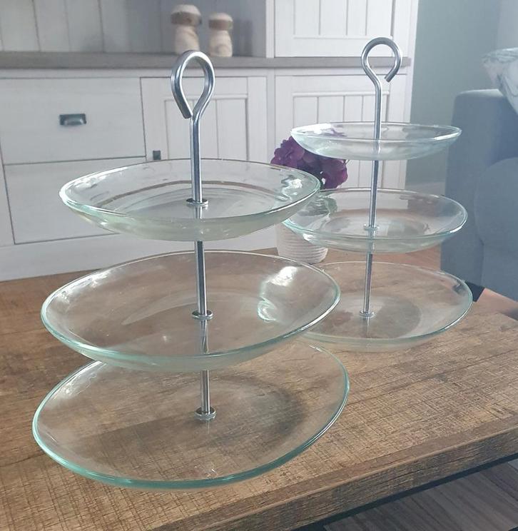 2 KVITTERA etagère
3 niveaus samen voor 10 euro, Huis en Inrichting, Woonaccessoires | Etagères, Zo goed als nieuw, Ophalen of Verzenden