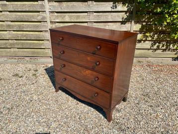 Exclusief, fraaie strakke Engelse mahonie 4 laden commode. beschikbaar voor biedingen