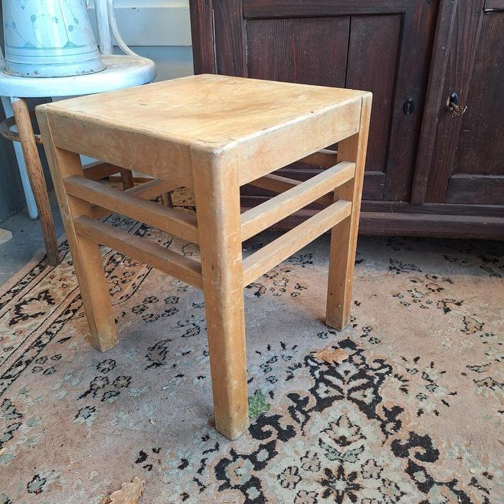 Vintage Beukenhouten Krukje - Haagse School Stijl?, Huis en Inrichting, Krukjes, Gebruikt, Hout, Ophalen