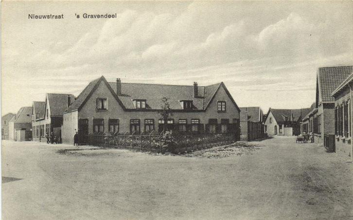 Nieuwstraat - s Gravendeel - ongelopen, Verzamelen, Ansichtkaarten | Nederland, Ongelopen, Noord-Brabant, Voor 1920, Ophalen of Verzenden