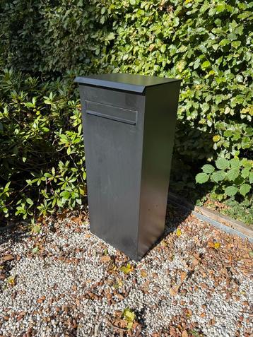Moderne Pakketbrievenbus - Staand Model beschikbaar voor biedingen