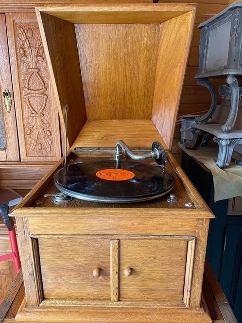 Antieke grammofoon in kist, Antiek en Kunst, Curiosa en Brocante, Ophalen