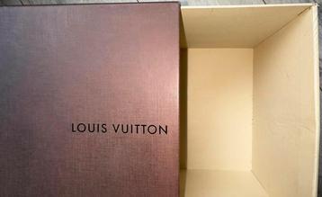 Louise Vuitton opberg doos beschikbaar voor biedingen