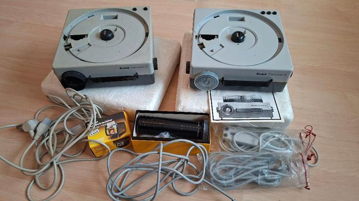 2 Kodak carousel S projectoren met 6 dia carousels, Audio, Tv en Foto, Diaprojectors, Gebruikt, Ophalen