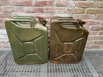 2x Jerrycan 20 liter - Legermateriaal beschikbaar voor biedingen